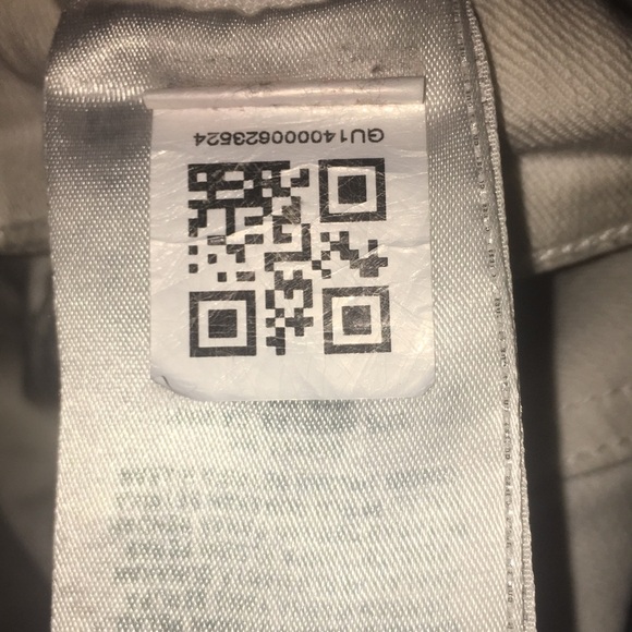 Guess High-Rise Crop Skinny Jeans - Iconic Style & Comfort! - Picture 13 of 13